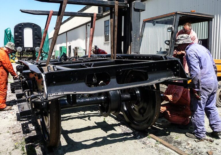 On 10 July 2013, the frame is reunited with the wheelsets.